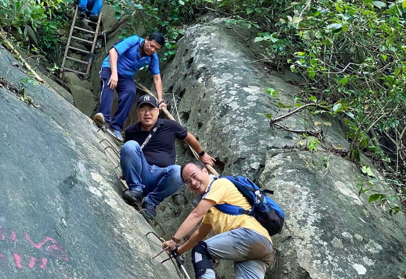Kinh nghiệm chuẩn bị và lưu ý an toàn khi trekking núi Bà Đen