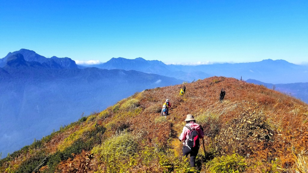 Thời tiết thích hợp để trekking lảo thẩn là khoảng tháng 9 đến tháng 4 năm sau