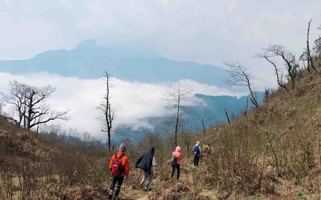 kinh nghiệm chuẩn bị trekking Lảo Thẩn: đồ dùng, porter, thể lực