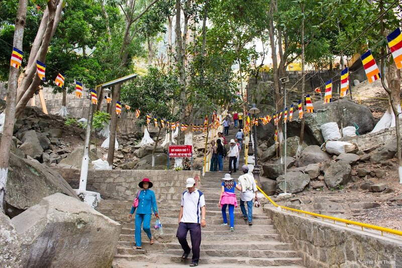 Đường chùa – cung dễ nhất, phù hợp người mới muốn trekking núi Bà Đen